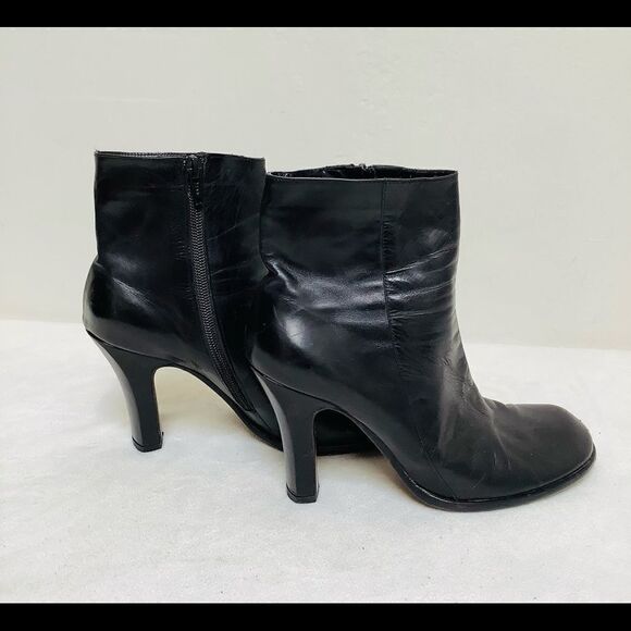 LEOPOLDO GIORDANO Black Heel Boots EUC 8 Black bootie - Picture 1 of 6